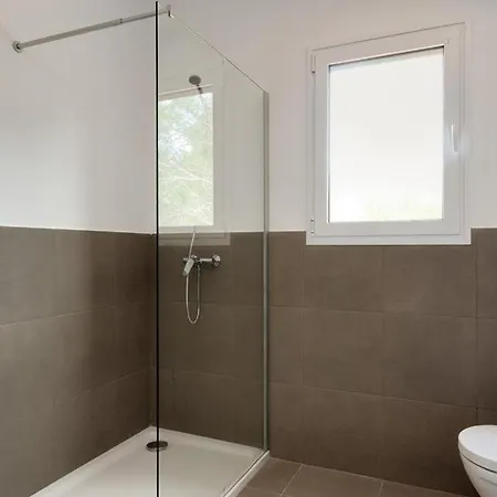 Cala Galdana Sleeps 9 Pool Air Con Wifi Vila