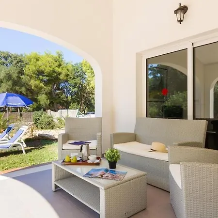 Cala Galdana Sleeps 9 Pool Air Con Wifi